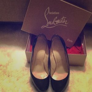 PRICED TO SELL! Authentic Louboutin Bianca pump